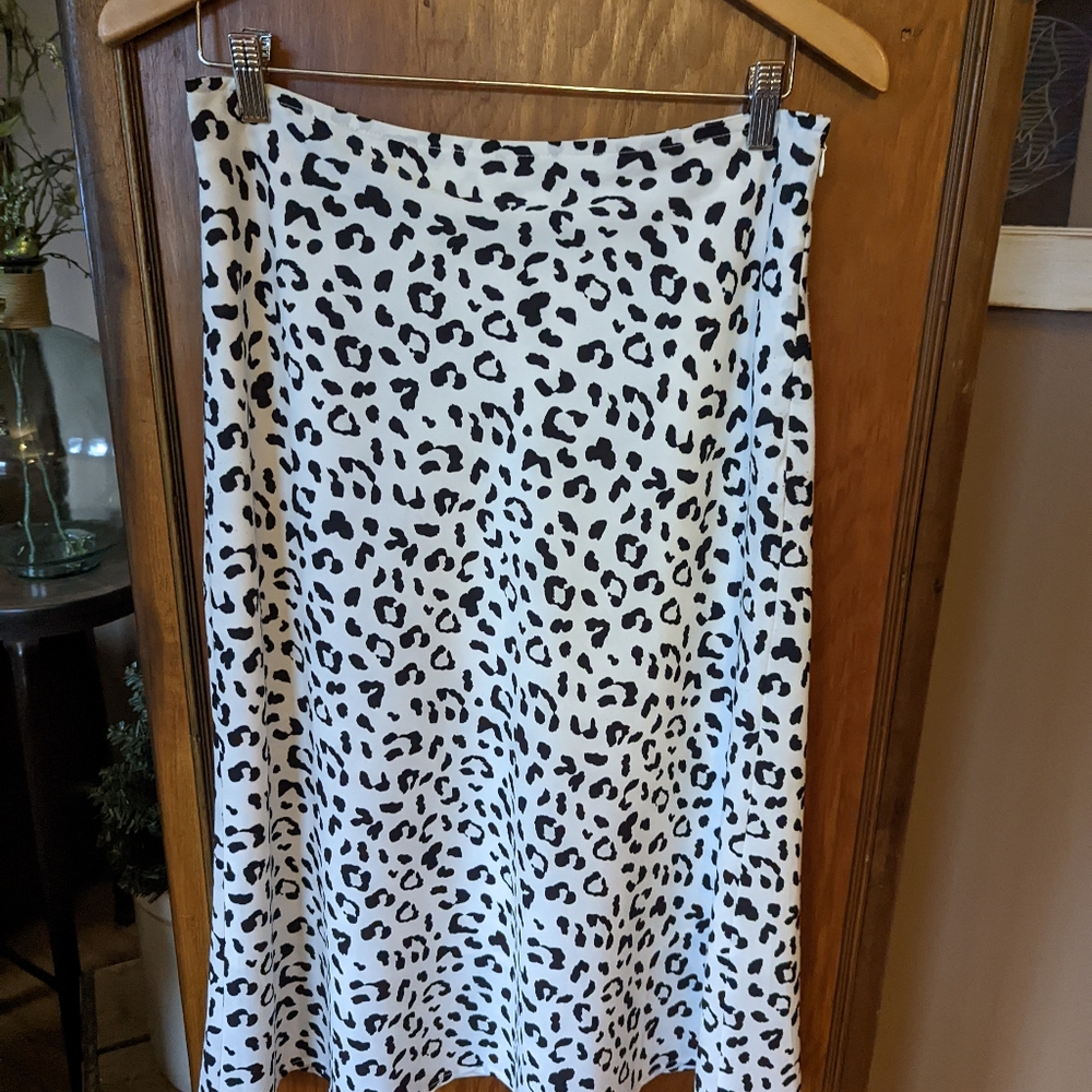 Midi Skirt. Size medium.